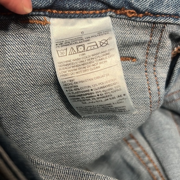 Old Navy Super Skinny Ankle Jeans - Picture 5 of 6